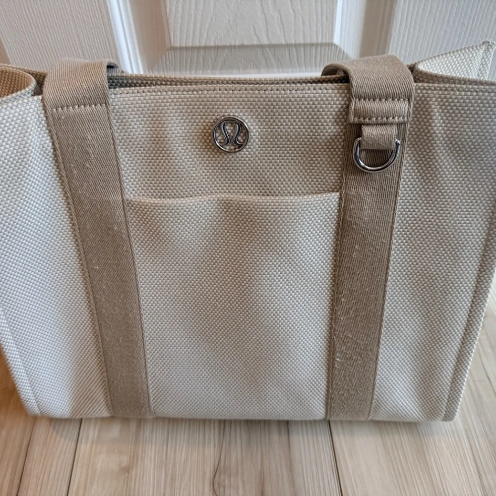 Lululemon Two-Tone Canvas Tote Bag 10L - Picture 2 of 8